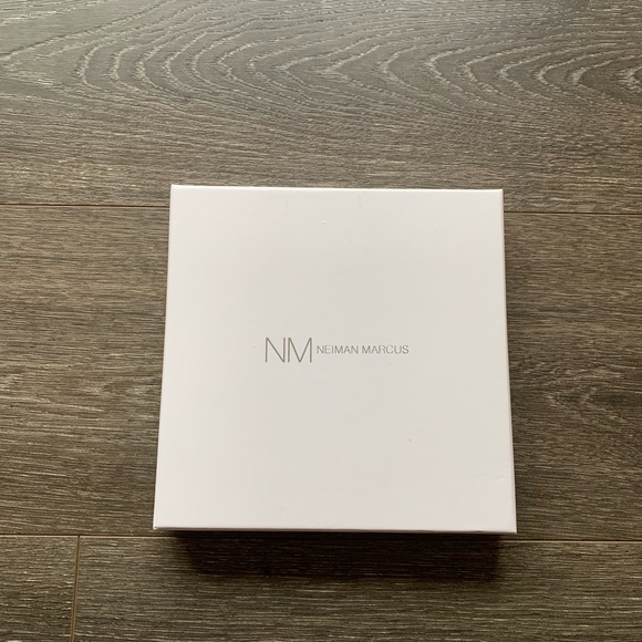 Neiman Marcus Passport Gift Set - Picture 4 of 4